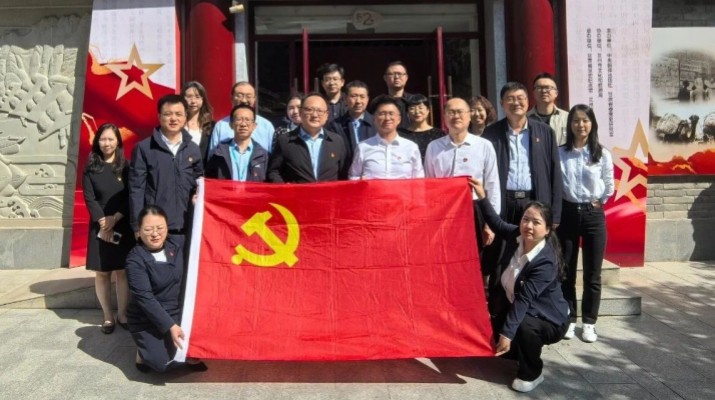 覽隴原抗戰(zhàn)文獻(xiàn) 傳紅色精神薪火——集團(tuán)財(cái)務(wù)部、戰(zhàn)略規(guī)劃部、工程咨詢(xún)中心黨支部聯(lián)合開(kāi)展主題黨日活動(dòng)